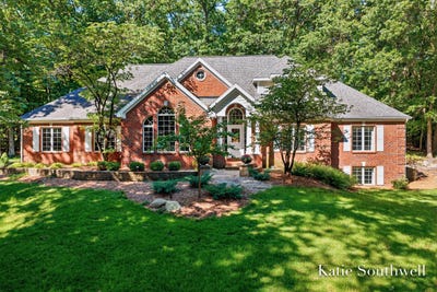 /international/us/1800-sterling-oaks-boulevard-se-ada-mi-110109039697/