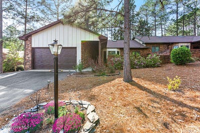 /international/us/654-redwood-drive-southern-pines-nc-110107405763/