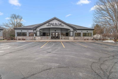 /international/us/1020-s-main-street-fond-du-lac-wi-110097973131/