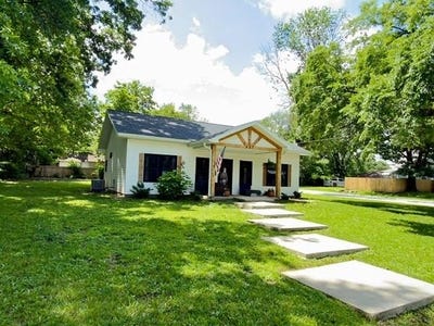 /international/us/427-w-walnut-street-nevada-mo-110108666688/