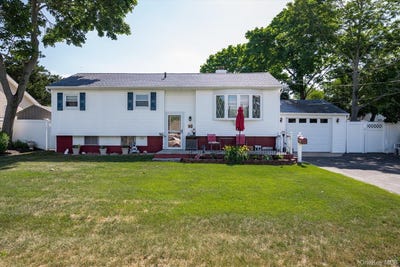 /international/us/2707-gull-avenue-medford-ny-110108852957/