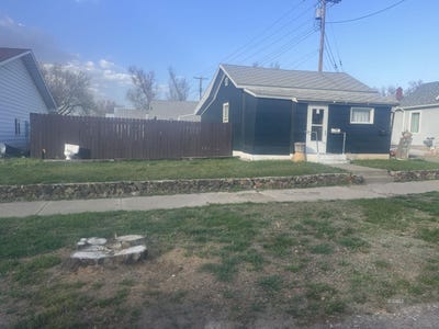 /international/us/411-e-mann-st-glendive-mt-110107664817/