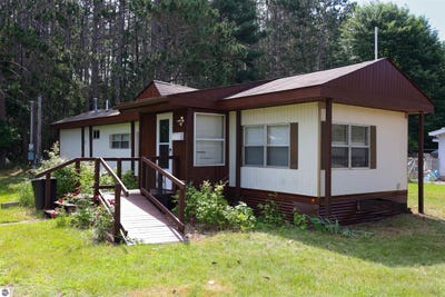 /international/us/3125-meadow-woods-drive-traverse-city-mi-110100896614/