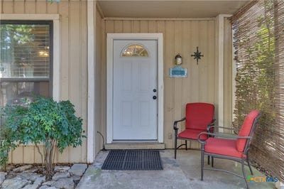 /international/us/27-marina-circle-wimberley-tx-110104290876/