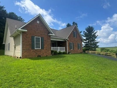 /international/us/102-carriage-drive-galax-va-110109444509/