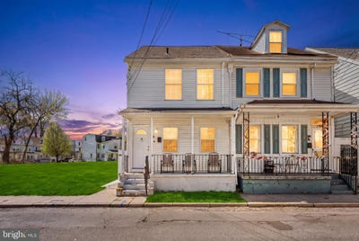 /international/us/560-york-street-burlington-nj-110107419850/
