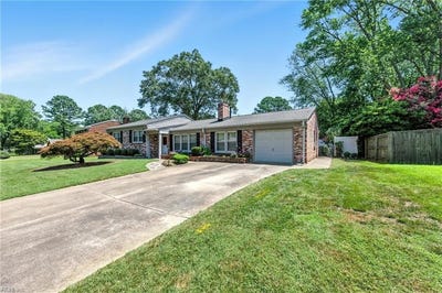 /international/us/120-yorkshire-drive-yorktown-va-110101177857/