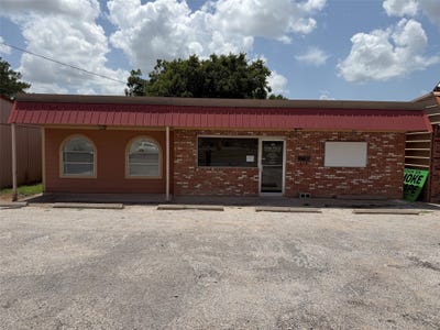 /international/us/1806-state-highway-16-s-graham-tx-110119410868/