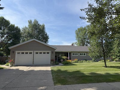 /international/us/1012-5th-street-ne-devils-lake-nd-110101451051/