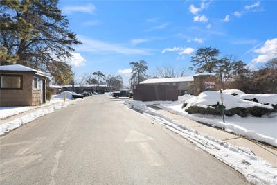 /international/us/19-newbrook-bay-shore-ny-110105698510/