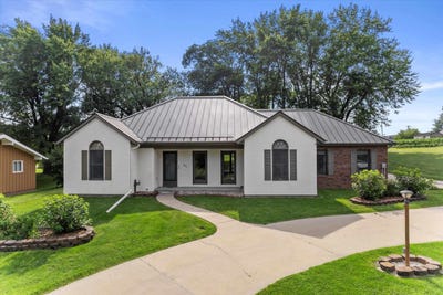/international/us/849-klondike-avenue-hillsboro-wi-110100763947/
