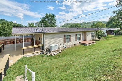 /international/us/105-oak-tree-lane-nitro-wv-110101459504/
