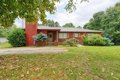 /international/us/1504-e-rutherford-street-landrum-sc-110108201913/