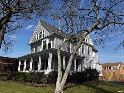 /international/us/609-w-adams-street-taylorville-il-110107383129/