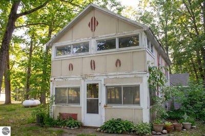 /international/us/1504-oak-street-wellston-mi-110108607911/