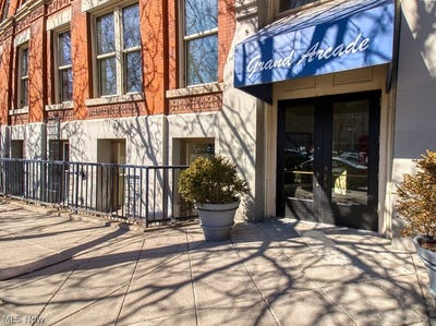 /international/us/408-w-saint-clair-avenue-cleveland-oh-110106123225/