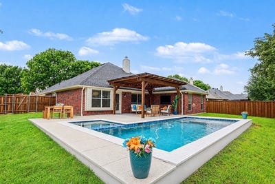 /international/us/301-cave-river-drive-murphy-tx-110108423558/