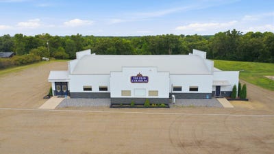 /international/us/691-main-street-w-richmond-mn-110119604036/