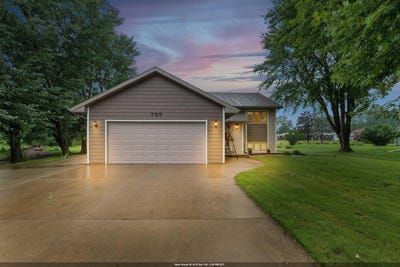 /international/us/755-s-oakwood-road-oshkosh-wi-110100685312/