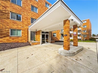 /international/us/521-tollis-broadview-heights-oh-110106706409/