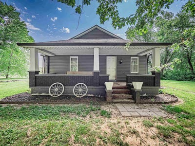 /international/us/205-s-mariah-street-winslow-in-110108350531/