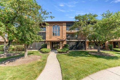 /international/us/8804-w-140th-street-orland-park-il-110119796704/