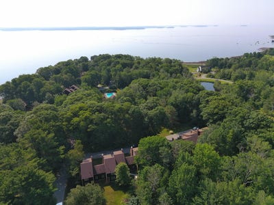 /international/us/10-harbor-drive-lincolnville-me-110100940583/