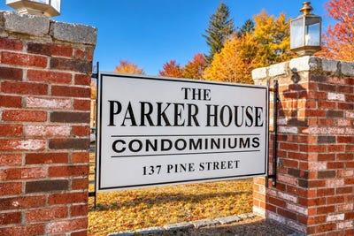 /international/us/137-pine-st-lowell-ma-110120653530/