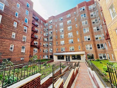 /international/us/6360-102nd-street-rego-park-ny-110120085088/