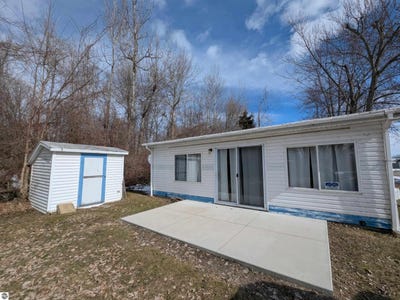 /international/us/831-s-main-street-au-gres-mi-110105955773/