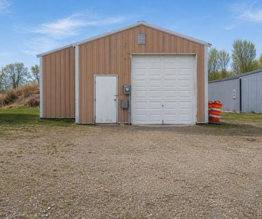 /international/us/1630-maple-street-reedsburg-wi-110104441718/