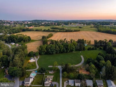 /international/us/361-springvale-road-red-lion-pa-110108218646/