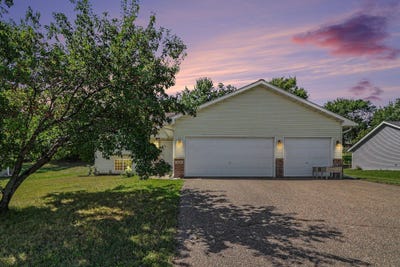 /international/us/612-deer-trail-montgomery-mn-110119903063/
