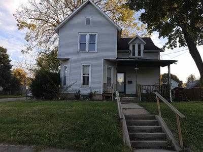 /international/us/403-w-homer-street-freeport-il-110120532499/