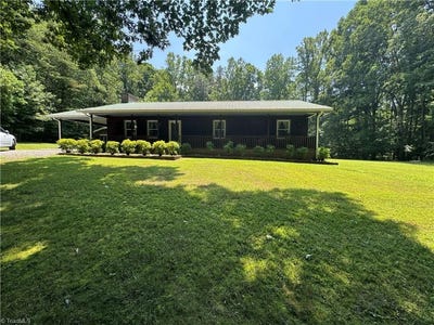 /international/us/1115-oak-view-drive-tobaccoville-nc-110100525023/