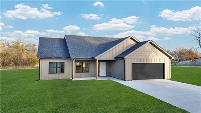 /international/us/405-n-armstrong-street-pleasant-hill-mo-110108877621/
