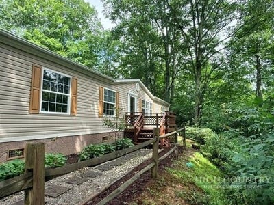 /international/us/68-rhoneys-view-road-newland-nc-110104624534/