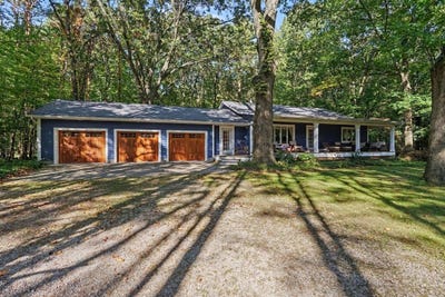 /international/us/15758-vineyard-street-spring-lake-mi-110120419625/