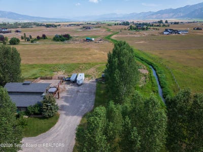 /international/us/268-river-ranch-loop-freedom-wy-110110057466/