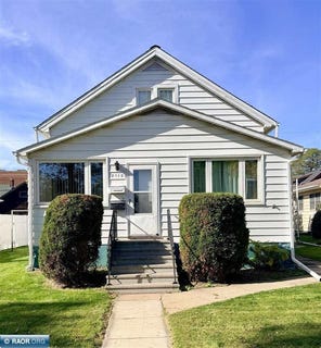 /international/us/2113-e-10th-avenue-hibbing-mn-110120417172/