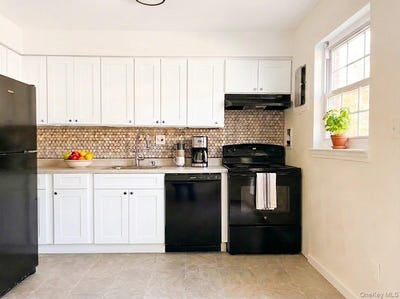 /international/us/5-wildwood-drive-wappingers-falls-ny-110107311721/