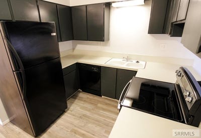 /international/us/220-n-fanning-avenue-idaho-falls-id-110108168454/