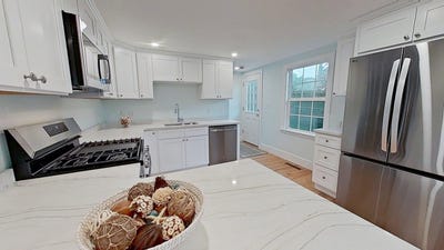 /international/us/28-lakefield-road-south-yarmouth-ma-110120691910/