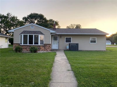 /international/us/522-1st-street-se-madelia-mn-110100315440/
