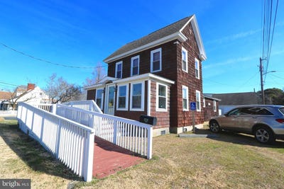/international/us/4264-main-st-chincoteague-island-va-110105366491/