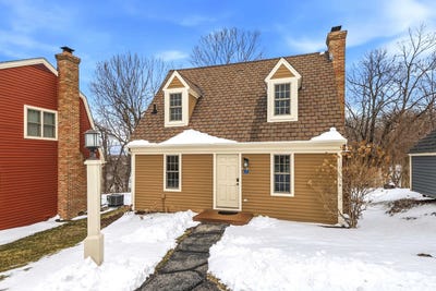 /international/us/7-settler-lane-galena-il-110106620439/