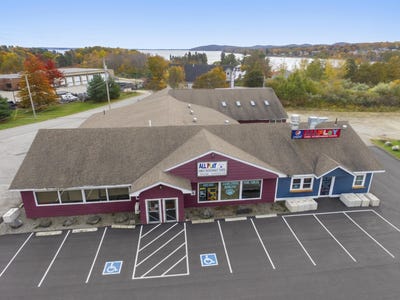 /international/us/49-searsport-avenue-belfast-me-110120614424/