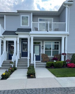 /international/us/278-silver-timber-drive-yaphank-ny-110105323857/