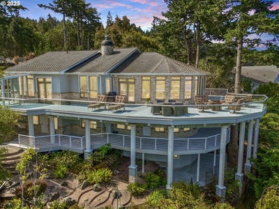 /international/us/94414-tom-cat-hill-rd-goldbeach-or-110100256313/