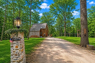 /international/us/14-webster-court-campton-nh-110107004570/